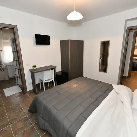 Di Gabriele Filomena B&B 크로토네